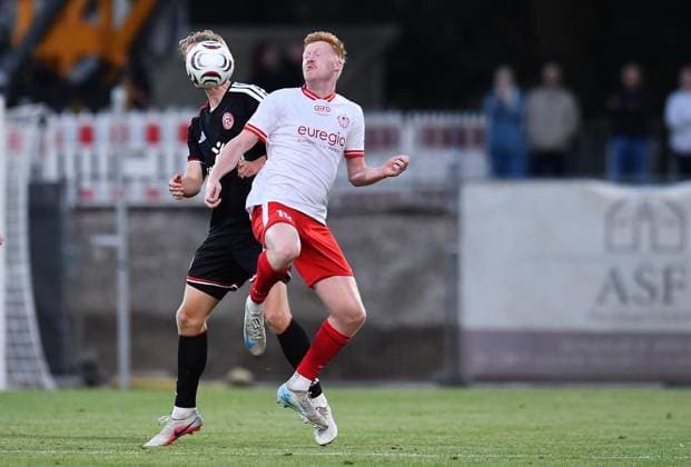 SV Biemenhorst vs. Fortuna Düsseldorf ** FOR EDITORIAL USE ONLY ** EDITORIAL USE ONLY ** p Lower Rhine Soccer Cup, 1st Round: SV Biemenhorst vs. Fortuna Düsseldorf on September 9, 2026, at Praemiun Park am Hünting in Bocholt. Luca Schanzmann (SV Biemenhorst) in the foreground; Lukas Bornschein (Fortuna Düsseldorf) in the in the background: Germany, North Rhine-Westphalia, Bocholt. Copyright ThorstenxTillmann Copyright: ThorstenxTillmann doc87j3e0wdfma1ye1mqiw ,EDITORIAL USE ONLY Copyright: ThorstenxTillmann