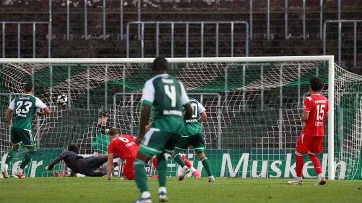 September 9, 2026, xrekx, Regional League Southwest Soccer, FC Homburg 1 vs. FC Kaiserslautern II v l Shot on goal for the 1-1 tie by Julian Günther Schmidt, FC 08 Homburg, Homburg
