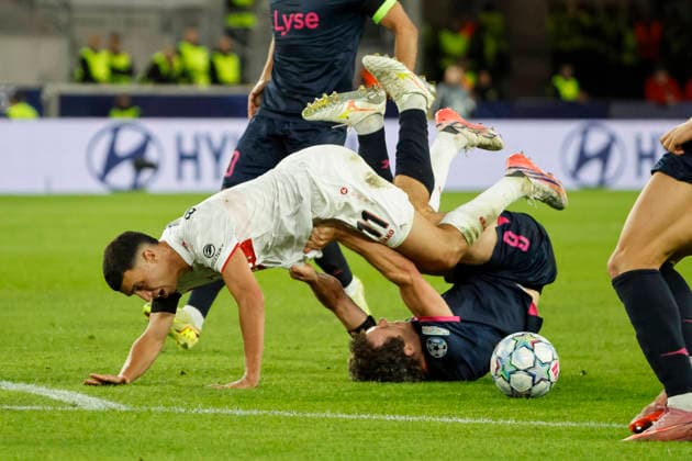 Joe Bell of Viking Stavanger (No. 8) and Bilal El Khannouss of VfB Stuttgart (No. 11) in a tackle, Germany, soccer, UEFA Champions League, Matchday 1, 2026–2027, VfB Stuttgart vs. Viking Stavanger, September 9, 2026, Stuttgart Arena, Stuttgart, Germany Copyright: xGrantxHubbsx
