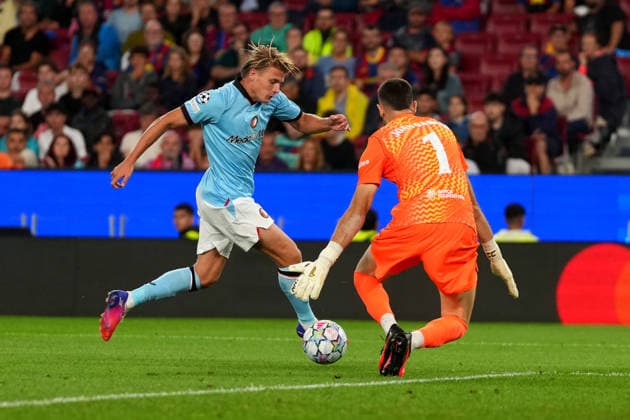 UEFA Champions League: FC Barcelona, Barca v Feyenoord Rotterdam Barcelona - Sem Steijn of Feyenoord Rotterdam dribbles during the first competition round of the 2026 2027 UEFA Champions League season. The match is set between FC Barcelona and Feyenoord Rotterdam at Camp Nou on 9 September 2026 in Barcelona, Spain. (Hero Images Yannick Verhoeven) Copyright: xYannickxVerhoevenx