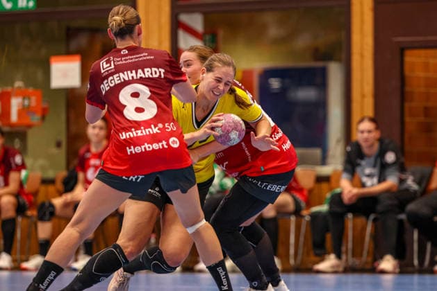 GER, Bensheim, HSG Bensheim Auerbach Flames vs. Borussia Dortmund, Alsco Women s Handball Bundesliga, Handball, DHB, 2026–2027 Season, Weststadthalle Bensheim, Matchday 3 in pictures: from left, Lena Degenhardt (Bensheim Flames Women’s Team No. 8) and Guro Nestaker (BVB Borussia Dortmund Women’s Team No. 33). DFB and DFL regulations prohibit any use of photographs as image sequences and or quasi-video, September 9, 2026 Copyright: HMBxMedia HendrikxHamelau