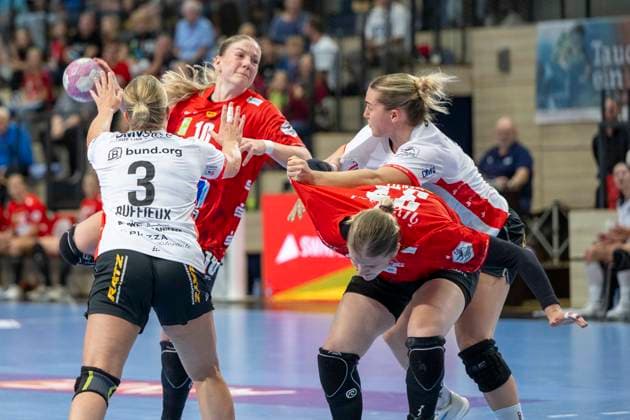 Alsco Women s Handball Bundesliga, 2026–2027 Season: SV Union Halle Neustadt vs. HSG Blomberg Lippe, Halle, Germany, September 9, 2026. Pictured, from left: Laura Rüffieux (Blomberg), Viktoria Marksteiner (Halle), Maxi Mühlner (Blomberg), and Nele Wenzel (Halle). Halle (Saale), SWH Arena, Saxony-Anhalt, Germany