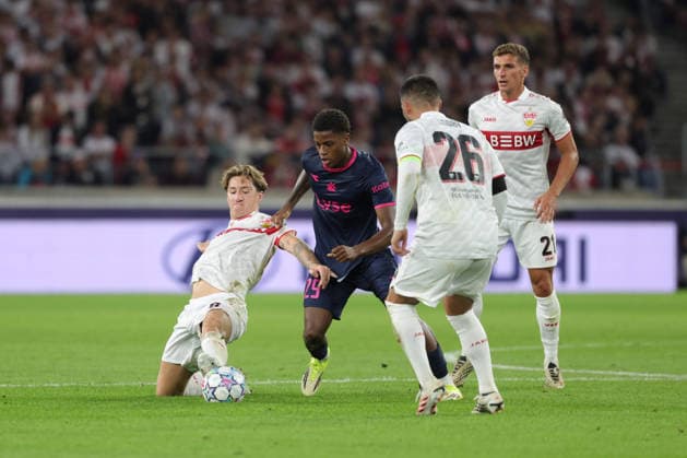 Stuttgart, Soccer, UEFA Champions League, VfB Stuttgart vs. Viking Stavanger, Angelo Stiller (VfB), Tobias Moi (Stavanger)