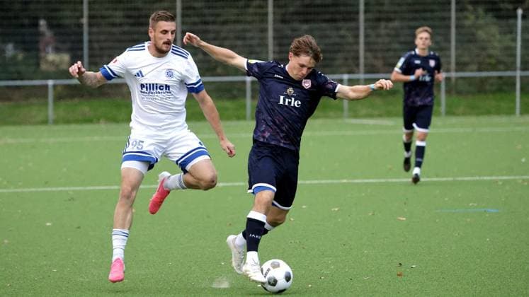Westphalia Cup soccer match between SpVgg Horsthausen and SF Siegen at the Horsthausen Sports Complex in Herne ** FOR EDITORIAL PURPOSES ONLY ** EDITORIAL USE ONLY ** p Dominik Hanemann 95 of Horsthausen during the Westphalia Cup soccer match between SpVgg Horsthausen (white jerseys) and SF Siegen (blue jerseys) on Wednesday, September 9, 2026, at the Horsthausen Sports Complex in Herne. Photo by Frank Oppitz, FUNKE Photo Services p Sports Germany NRW Herne Copyright FrankxOppitz Copyright: FrankxOppitz doc87j3o2s4kkjs40wgi1 ,EDITORIAL USE ONLY Copyright: FrankxOppitz