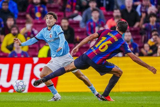 BARCELONA - Oussama Targhalline of Feyenoord battles for possession with Rodri of FC Barcelona, Barca during the UEFA Champions League match between FC Barcelona and Feyenoord at the Spotify Camp Nou on 09 September 2026 in Barcelona, Spain. GEERT VAN ERVEN ANP UEFA Champions League 2026 27 xVIxANPxSportx xMarcelxterxBalsxIVx 567774844 originalFilename: 567774844.jpg