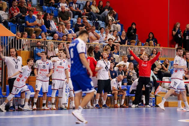 2 Handball Bundesliga 2, Matchday 1: VfL Potsdam vs. TV 05 07 Hüttenberg. The TV 05 07 Hüttenberg bench celebrates on September 9, 2026, at the MBS Arena in Potsdam, Brandenburg, Germany.