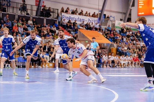 2 Handball Bundesliga 2, Matchday 1: VfL Potsdam vs. TV 05 07 Hüttenberg; Vit Reichl of TV 05 07 Hüttenberg scores 19 points on a jump shot on September 9, 2026, at the MBS Arena in Potsdam, Brandenburg, Germany