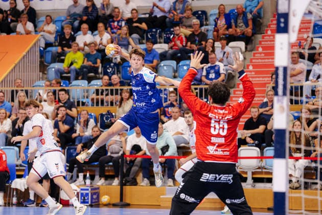 2 Handball Bundesliga 2, Matchday 1: VfL Potsdam vs. TV 05 07 Hüttenberg. Marvin Siemer (1) of VfL Potsdam scores on a jump shot on September 9, 2026, at the MBS Arena in Potsdam, Brandenburg, Germany.