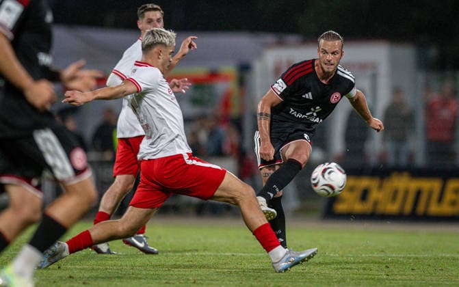 Soccer, 2026–2027 Season, Lower Rhine Cup, September 9, 2026, First Round, Men s, SV Biemenhorst White vs. Fortuna Düsseldorf Black; from left: Max Peerenboom (SV Biemenhorst), Jorrit Hendrix (Fortuna Düsseldorf); Bocholt, Stadion am Huenting, Germany 260909_fb_sv-biemenhorst_fortuna-duesseldorf_58649