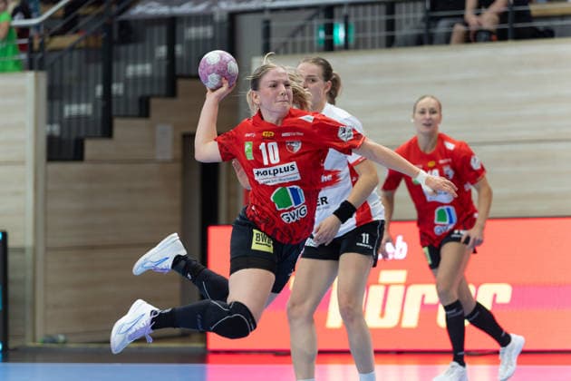 Viktoria Marksteiner, Halle, 10, Isabelle Axmann, Blomberg, 11, SV Union Halle Neustadt vs. HSG Blomberg Lippe, Women s Handball Bundesliga 1, Matchday 3 of the 2026–27 season, September 9, 2026, Halle, SWH Arena, Saxony-Anhalt, Germany