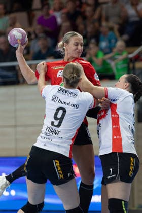 Nieke Kühne Blomberg, 9, Lea Gruber Halle, 19, Diana Magnusdottir Blomberg, 7, SV Union Halle Neustadt vs. HSG Blomberg Lippe, Women s Handball Bundesliga 1, Matchday 3 of the 2026–27 season, September 9, 2026, Halle, SWH Arena, Saxony-Anhalt, Germany