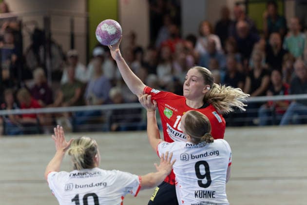 Maxi Mühlner Blomberg, 10, Viktoria Marksteiner Halle, 10, Nieke Kühne Blomberg, 9, SV Union Halle Neustadt vs. HSG Blomberg Lippe, Women s Handball Bundesliga 1, Matchday 3 of the 2026–27 season, September 9, 2026, Halle, SWH Arena, Saxony-Anhalt, Germany