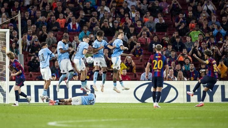 BARCELONA - Lamine Yamal of FC Barcelona, Barca scores the 4-0 from a free kick during the UEFA Champions League match between FC Barcelona and Feyenoord at Camp Nou on September 9, 2026 in Barcelona, Spain. KOEN VAN WEEL ANP UEFA Champions League 2026 27 xVIxANPxSportx xxANPxIVx 567776497 originalFilename: 567776497.jpg