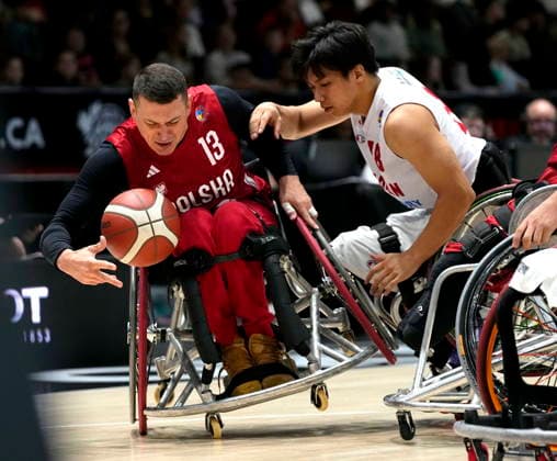 September 9, 2026, Ottawa, On, Canada: Poland s Piotr Pawelko (13) falls as he is fouled by Japan s Ryohei Miyamoto (18) during first half of IWBF Wheelchair Basketball World Championships group stage action, in Ottawa, on Wednesday, Sept. 9, 2026. Canada News - September 9, 2026  - ZUMAc35_ 20260909_zaf_c35_032 Copyright: xJustinxTangx