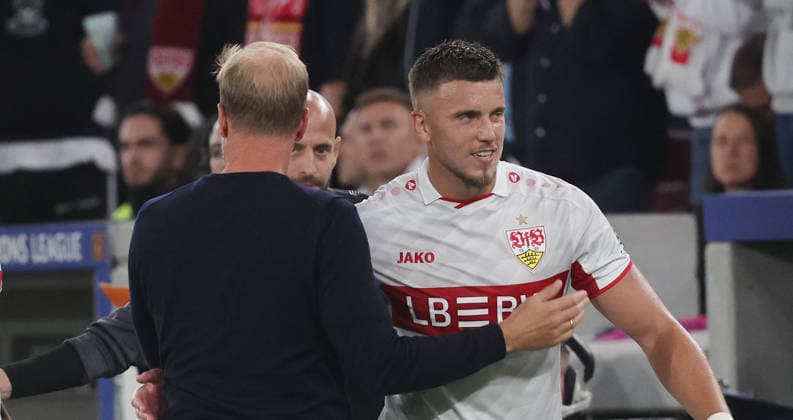 Stuttgart, Soccer, UEFA Champions League, VfB Stuttgart vs. Viking Stavanger, from left: Sebastian Hoeneß, Ermedin Demirovic, VfB
