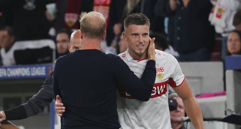 Stuttgart, Soccer, UEFA Champions League, VfB Stuttgart vs. Viking Stavanger, from left: Sebastian Hoeneß, Ermedin Demirovic, VfB