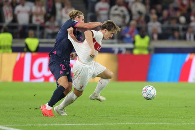 Stuttgart, Soccer, UEFA Champions League, VfB Stuttgart vs. Viking Stavanger, Erik Botheim (Stavanger), Angelo Stiller (VfB)