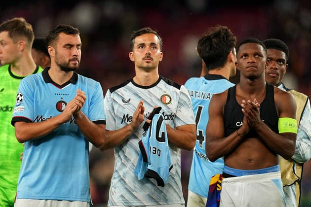 UEFA Champions League: FC Barcelona, Barca v Feyenoord Rotterdam Barcelona - Charles Vanhoutte of Feyenoord Rotterdam thanks the Feyenoord Rotterdam supporters with Mats Deijl of Feyenoord Rotterdam, Givairo Read of Feyenoord Rotterdam and Jerayno Schaken of Feyenoord Rotterdam during the first competition round of the 2026 2027 UEFA Champions League season. The match is set between FC Barcelona and Feyenoord Rotterdam at Camp Nou on 9 September 2026 in Barcelona, Spain. (Hero Images Yannick Verhoeven) Copyright: xYannickxVerhoevenx