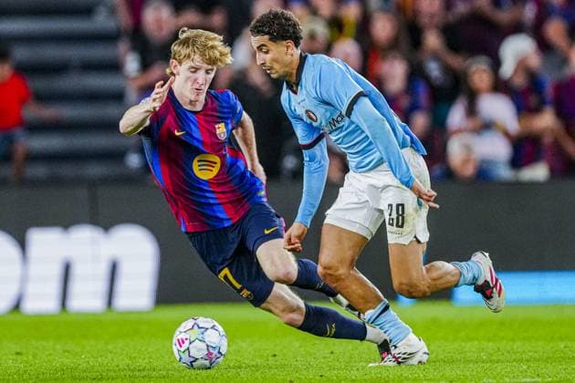 BARCELONA - Oussama Targhalline of Feyenoord battles for possession with Anthony Gordon of FC Barcelona, Barca during the UEFA Champions League match between FC Barcelona and Feyenoord at the Spotify Camp Nou on 09 September 2026 in Barcelona, Spain. GEERT VAN ERVEN ANP UEFA Champions League 2026 27 xVIxANPxSportx xMarcelxterxBalsxIVx 567779272 originalFilename: 567779272.jpg