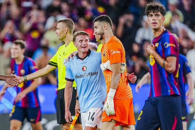 BARCELONA - Sem Steijn of Feyenoord in conversation with FC Barcelona, Barca goalkeeper Joan Garcia after the UEFA Champions League match between FC Barcelona and Feyenoord at the Spotify Camp Nou on 09 September 2026 in Barcelona, Spain. GEERT VAN ERVEN ANP UEFA Champions League 2026 27 xVIxANPxSportx xMarcelxterxBalsxIVx 567780081 originalFilename: 567780081.jpg