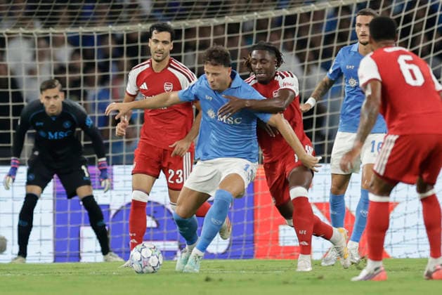 CL SSC Napoli cl SSC Napoli vs Arsenal Napoli™s Kosovar defender Amir Rrahmani challenges for the ball with Arsenal s English midfielder Eberechi Eze during Champions League football match SSC Napoli vs Arsenal at the Diego Armando Maradona stadium in Napoli September 09, 2026. _BPH8484 Copyright: xAntonioxBalascox