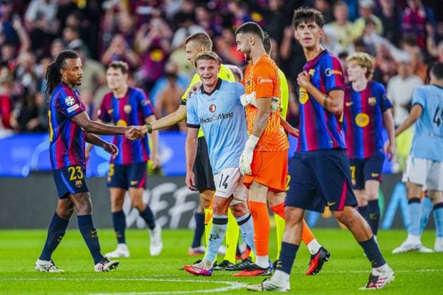 BARCELONA - Sem Steijn of Feyenoord in conversation with FC Barcelona, Barca goalkeeper Joan Garcia after the UEFA Champions League match between FC Barcelona and Feyenoord at the Spotify Camp Nou on 09 September 2026 in Barcelona, Spain. GEERT VAN ERVEN ANP UEFA Champions League 2026 27 xVIxANPxSportx xMarcelxterxBalsxIVx 567780104 originalFilename: 567780104.jpg