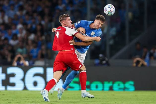 Amir Rrahmani of Napoli heads the ball away while wrestling with Viktor Gyökeres of Arsenal Napoli v Arsenal, UEFA Champions League, League Stage, Football, Stadio Diego Armando Maradona, Naples, Italy - 09 Sep 2026Naples Stadio Diego Armando Maradona Italy  Copyright: xMarcoxIacobucci Shutterstockx 17140214db