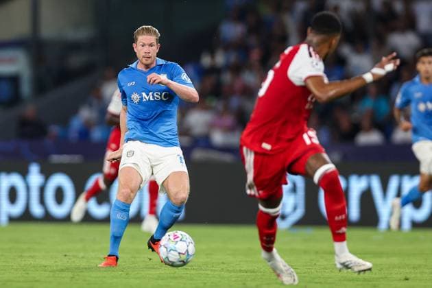 Kevin De Bruyne of Napoli passes the ball Napoli v Arsenal, UEFA Champions League, League Stage, Football, Stadio Diego Armando Maradona, Naples, Italy - 09 Sep 2026Naples Stadio Diego Armando Maradona Italy  Copyright: xMarcoxIacobucci Shutterstockx 17140214cv