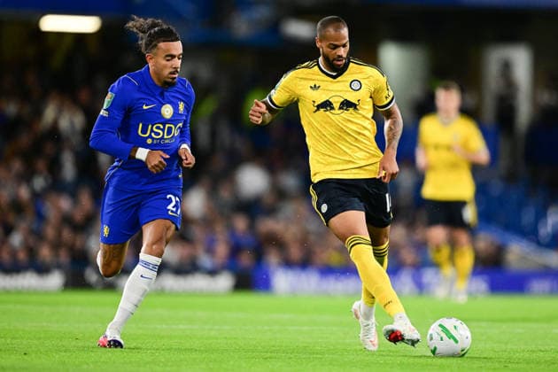 Chelsea v Leeds United, Carabao cup, League cup. Leeds United forward Lukas Nmecha (14) under pressure from Chelsea defender Malo Gusto (27) during the Carabao cup match between Chelsea and Leeds United at Stamford Bridge, London, UK on 9 September 2026. London Stamford Bridge Greater London UK Editorial use only DataCo restrictions apply See www.football-dataco.com , Copyright: xDennisxGoodwinx PSI-24841-0015