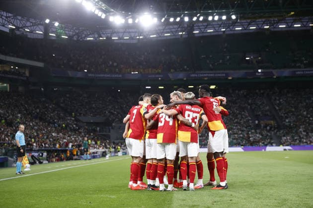 Sporting CP v Galatasaray - UEFA Champions League LISBON, PORTUGAL - SEPTEMBER 9: Lucas Torreira of Galatasaray celebrates after scoring a goal with teammates during the UEFA Champions League match between Sporting CP and Galatasaray at Jose Alvalade Stadium in Lisbon, Portugal on September 9, 2026. Burak Akbulut Anadolu Lisbon Portugal. Editorial use only. Please get in touch for any other usage.  Copyright: x2026xAnadoluxBurakxAkbulutx