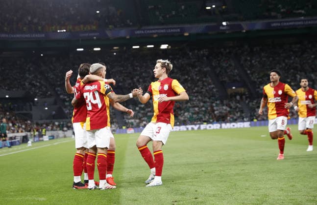 Sporting CP v Galatasaray - UEFA Champions League LISBON, PORTUGAL - SEPTEMBER 9: Lucas Torreira of Galatasaray celebrates after scoring a goal with teammates during the UEFA Champions League match between Sporting CP and Galatasaray at Jose Alvalade Stadium in Lisbon, Portugal on September 9, 2026. Burak Akbulut Anadolu Lisbon Portugal. Editorial use only. Please get in touch for any other usage.  Copyright: x2026xAnadoluxBurakxAkbulutx