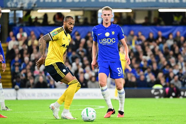 Chelsea v Leeds United, Carabao cup, League cup. Chelsea midfielder Reggie Watson (31) under pressure from Leeds United forward Lukas Nmecha (14) during the Carabao cup match between Chelsea and Leeds United at Stamford Bridge, London, UK on 9 September 2026. London Stamford Bridge Greater London UK Editorial use only DataCo restrictions apply See www.football-dataco.com , Copyright: xDennisxGoodwinx PSI-24841-0018