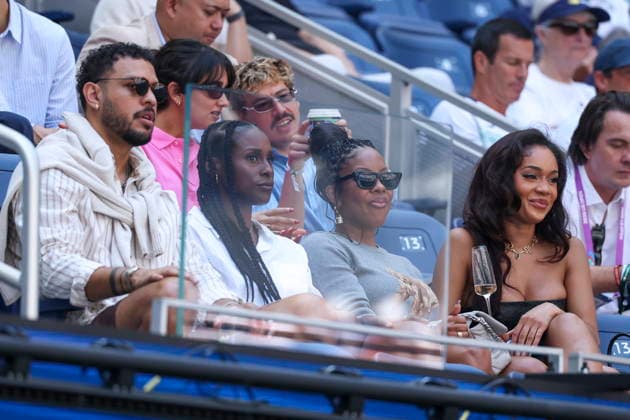 US Open tennis tournament - Day 11 American actor Sarunas J. Jackson (L), American actor and writer Issa Rae (2L), and American rapper Saweetie (R) attend a Women s Singles Quarterfinals match of the US Open Tennis Championships in Flushing Meadows, New York, USA, 09 September 2026. FLUSHING MEADOWS NEW YORK United States  Copyright: xSARAHxYENESELx