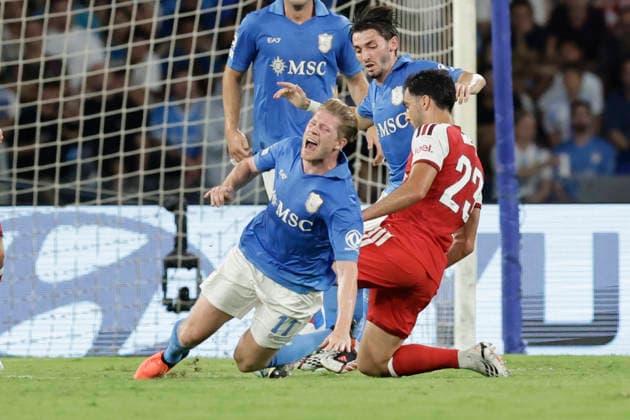 CL SSC Napoli cl SSC Napoli vs Arsenal Napoli s Belgian midfielder Kevin De Bruyne challenges for the ball with Arsenal s Spanish midfielder Mikel Merino during Champions League football match SSC Napoli vs Arsenal at the Diego Armando Maradona stadium in Napoli September 09, 2026. _BPH9221 Copyright: xAntonioxBalascox