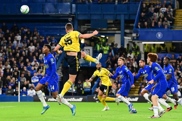 Chelsea v Leeds United, Carabao cup, League cup. Leeds United defender Jaka Bijol (15) heads the ball at goal during the Carabao cup match between Chelsea and Leeds United at Stamford Bridge, London, UK on 9 September 2026. London Stamford Bridge Greater London UK Editorial use only DataCo restrictions apply See www.football-dataco.com , Copyright: xDennisxGoodwinx PSI-24841-0020
