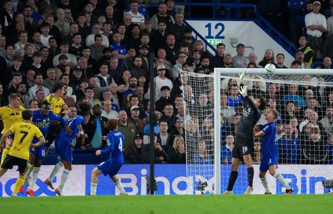 Tarik Muharemovic of Leeds United (L) scores the opening goal past Chelsea goalkeeper Mike Penders Chelsea v Leeds United, EFL Carabao Cup, Third Round, Football, Stamford Bridge, London, UK - 09 Sep 2026London Stamford Bridge United Kingdom EDITORIAL USE ONLY No use with unauthorised audio, video, data, fixture lists, club league logos or live services. Online in-match use limited to 120 images, no video emulation. No use in betting, games or single club league player publications. Copyright: xJedxLeicester Shutterstockx 17140216t