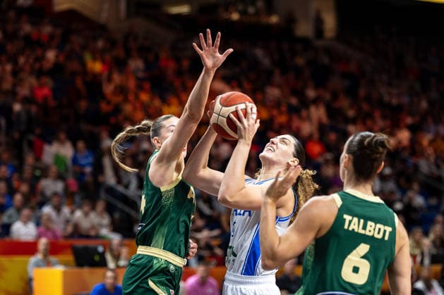 Lorela Cubaj (Italy), 13 on a layup; Steph Talbot (Australia), 06; GER; Italy vs. Australia; basketball; 2026 FIBA Women s World Cup; quarterfinal qualifier; September 9, 2026, GER, Italy vs. Australia, Basketball, 2026 FIBA Women’s World Cup, Qualification for the quarterfinals, September 9, 2026, Berlin Copyright: xEibner-Pressefoto MaxxVincenx EP_MVN
