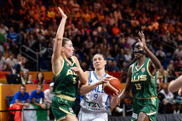 Cecilia Zandalasini (Italy), No. 09, in a one-on-one battle with Isabelle Bourne (Australia), No. 34, and Ezi Magbegor (Australia), No. 13, GER, Italy vs. Australia, basketball, 2026 FIBA Women’s World Cup, quarterfinal qualifier, September 9, 2026, Germany, Italy vs. Australia, basketball, 2026 FIBA Women’s World Cup, quarterfinal qualifier, September 9, 2026, Berlin Copyright: xEibner-Pressefoto MaxxVincenx EP_MVN