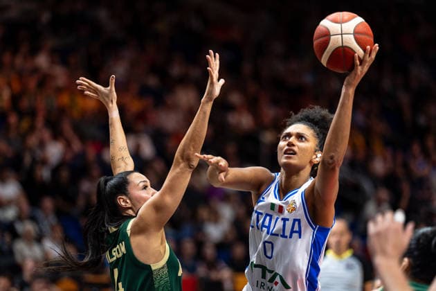Jasmine Keys, Italy, 00 on the ball, Alex Wilson, Australia, 04, GER, Italy vs. Australia, basketball, 2026 FIBA Women’s World Cup, quarterfinal qualifier, September 9, 2026, GER, Italy vs. Australia, Basketball, 2026 FIBA Women’s World Cup, Qualification for the Quarterfinals, September 9, 2026, Berlin Copyright: xEibner-Pressefoto MaxxVincenx EP_MVN