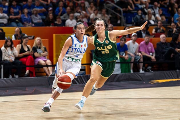 Costanza Verona (Italy), No. 8, dribbling past Isobel Borlase (Australia), No. 20, GER, Italy vs. Australia, Basketball, 2026 FIBA Women’s World Cup, Quarterfinal Qualifier, September 9, 2026, GER, Italy vs. Australia, Basketball, 2026 FIBA Women’s World Cup, Qualification for the quarterfinals, September 9, 2026, Berlin Copyright: xEibner-Pressefoto MaxxVincenx EP_MVN