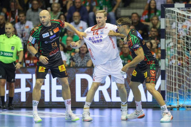 September 9, 2026, xtgx, Handball Champions League, SC Magdeburg Kolstad Handbold emspor, from left: Oscar Bergendahl (Magdeburg), 54, Magnus Gullerud (Kolstad), 14, Antonio Serradilla Cuenca (Magdeburg), 15, duel, battle, tackle (Magdeburg)