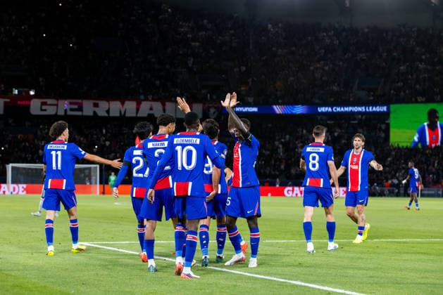 Ousmane Dembele of PSG with team PSG celebrating goal during UEFA Champions league League phase game between teams PSG and SK Slovan Bratislava (Dominika Kortvelyesiova Ball Raw Images) Paris Parc des Princes France Copyright: xDominikaxKortvelyesiovax DKR_9164