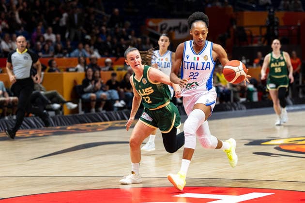 Olbis Andre (Italy), No. 22, dribbling past Stephanie Reid (Australia), No. 12, GER, Italy vs. Australia, Basketball, 2026 FIBA Women’s World Cup, Quarterfinal Qualifier, September 9, 2026, GER, Italy vs. Australia, Basketball, FIBA Women’s World Cup 2026, Qualification for the Quarterfinals, September 9, 2026, Berlin Copyright: xEibner-Pressefoto MaxxVincenx EP_MVN