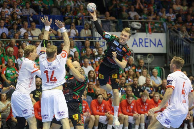 September 9, 2026, xtgx, Handball Champions League, SC Magdeburg vs. Kolstad Handbold Emspor, from left: Gisli, Thorgeir, Kristjansson (Magdeburg), 10 takes a shot, goal scorer, scores a goal, Magdeburg