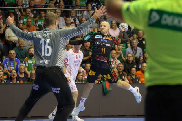 September 9, 2026, xtgx, Handball Champions League, SC Magdeburg vs. Kolstad Handbold Emspor, from left: Daniel Pettersson (Magdeburg), 11 takes a shot, goal scorer, scores a goal, Magdeburg