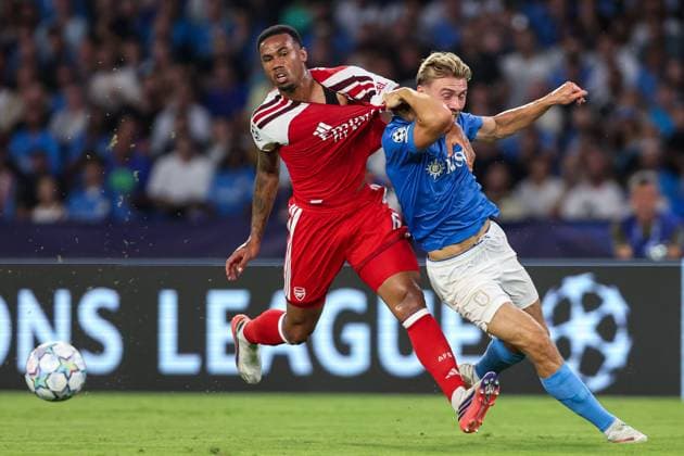 Gabriel of Arsenal and Rasmus Hojlund of Napoli wrestle for the ball Napoli v Arsenal, UEFA Champions League, League Stage, Football, Stadio Diego Armando Maradona, Naples, Italy - 09 Sep 2026Naples Stadio Diego Armando Maradona Italy  Copyright: xMarcoxIacobucci Shutterstockx 17140214er