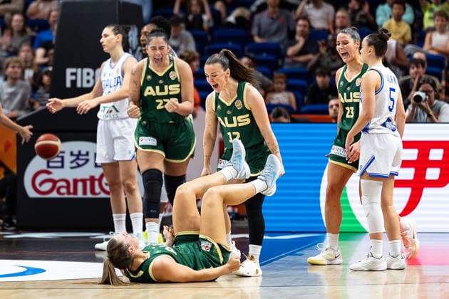 Zitina Aokuso (Australia), 22, Stephanie Reid (Australia), 12, and Alex Fowler (Australia), 23, celebrate with Isobel Borlase (Australia), 20; Germany, Italy vs. Australia, basketball, 2026 FIBA Women’s World Cup, Quarterfinal Qualifier, September 9, 2026, GER, Italy vs. Australia, Basketball, 2026 FIBA Women’s World Cup, Quarterfinal Qualifier, September 9, 2026, Berlin Copyright: xEibner-Pressefoto MaxxVincenx EP_MVN