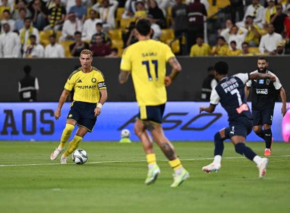 Al Nassr v Abha - Saudi Pro League RIYADH, SAUDI ARABIA - SEPTEMBER 9: Cristiano Ronaldo (L) of Al Nassr in action during of the Saudi Pro League match between Al Nassr and Abha at Alawwal Park Stadium in Riyadh, Saudi Arabia, on September 9, 2026. Mohammed Saad Anadolu Riyad Saudi Arabia. Editorial use only. Please get in touch for any other usage.  Copyright: x2026xAnadoluxMohammedxSaadx