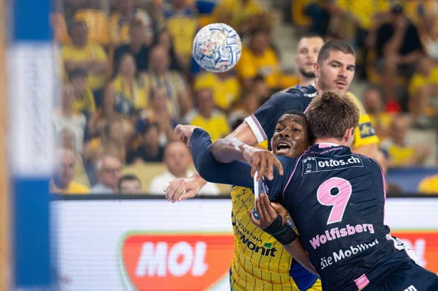Kielce 09.09.2026. Handball EHF Champions League season 2026 2027 round 1 match between Industria Kielce and HC Kriens-Luzern in Kielce, Poland --- Pilka reczna EHF Liga Mistrzow sezon 2026 2027 kolejka 1 mecz : Industria Kielce - HC Kriens-Luzern Persons Shown : Valentin Wolfisberg Dylan Nahi Photo by Igor Jakubowski Arena Akcji NEWSPIX.PL --- newspix.pl 