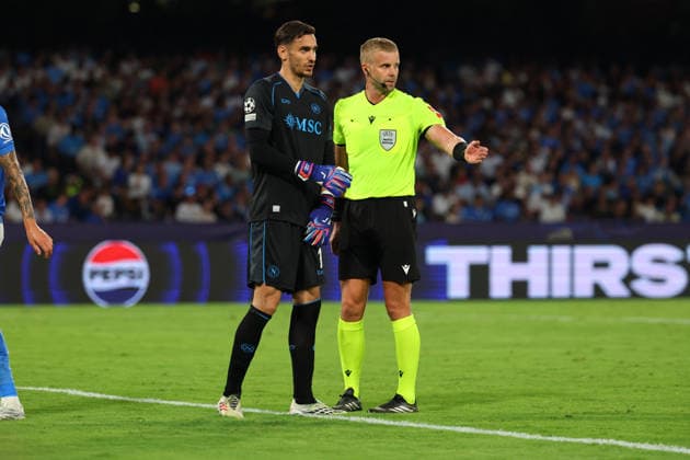 Napoli™s goalkeeper Alex Meret injured during the UEFA Champions League football match between Napoli vs Arsenal - Champions League 2026 2027 - Diego Armando Maradona stadium September 9, 2026 Naples, Italy soccer  Copyright: xAlessandroxGarofalo LaPressex
